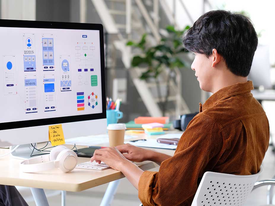 Custom application development: geospatial engineering services